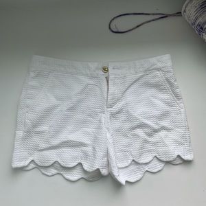 White scalloped lily Pulitzer shorts size 2
